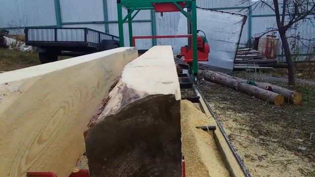 Пилорама из бензопилы Урал. Распиловка бревна 30 на 30. В итоге получилось 10 штук 50 на 150 по 3 м смотреть онлайн