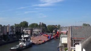 fBBB Падение кранов или как не нужно разгружать баржу Жесть