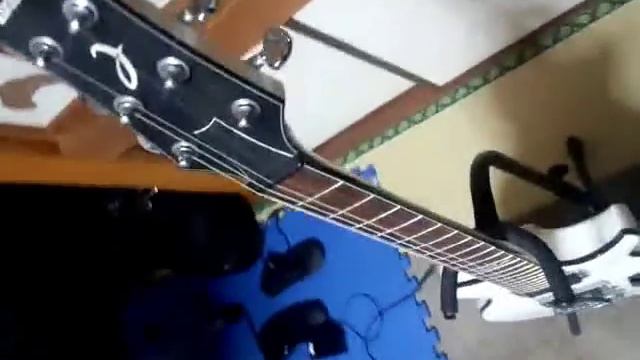 IBANEZ　N427　white смотреть онлайн