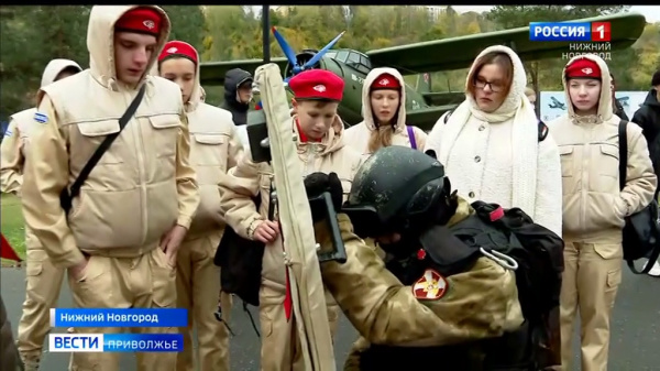 "День призывника" в Нижнем Новгороде: Школьников познакомили с жизнью и бытом военнослужащих