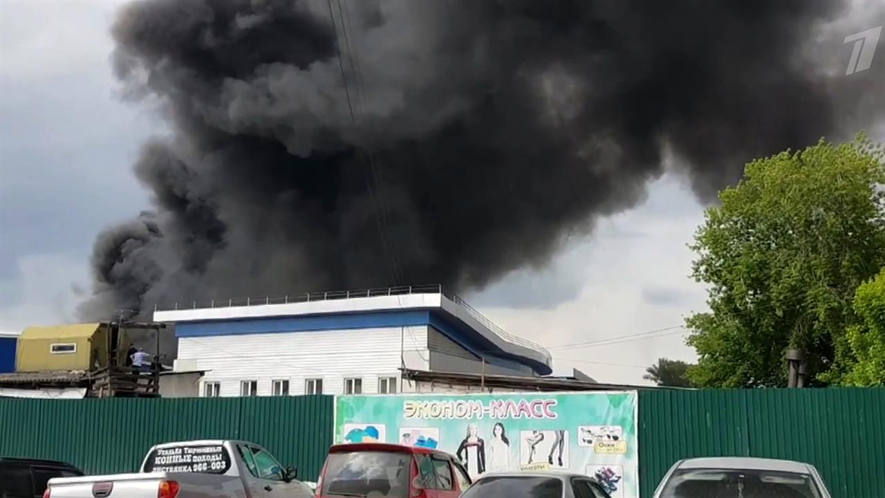 На территории Иркутского авиационного завода возник крупный пожар
