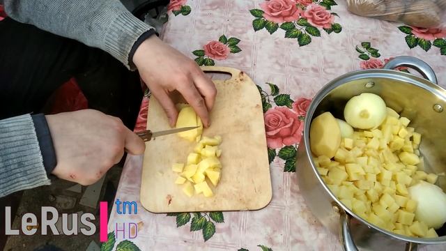 Уха на костре в котелке / Готовлю на природе