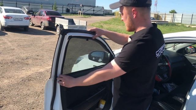 Каркасные шторки для автомобиля Kia Rio 3 (Киа Рио) 2010-2017 на магнитах «Cobra Tuning» - Установк смотреть онлайн