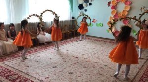 Танец с дугами - старшая группа