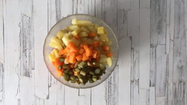 Оливье классический с колбасой смотреть онлайн