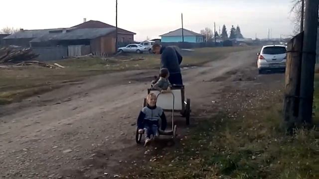 Тыреть1я типо мотоблок Пила Урал смотреть онлайн