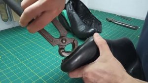 Переделываем из старинной обуви новую, современную!!! Замена подошвы
