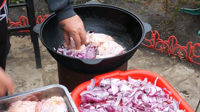 КУРИЦА в ЛУКОВОМ СОУСЕ в КАЗАНЕ
