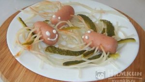 Сосиски со спагетти для детей