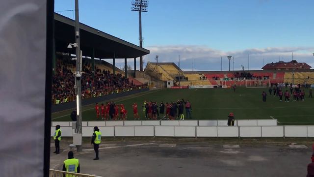 Catanzaro Monopoli 6-0 fine partita la squadra canta sotto la curva смотреть онлайн