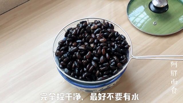 一碗黑豆，不生豆芽，不打豆浆也不磨豆腐，这样简单一煮，真下饭【阿胖面食】