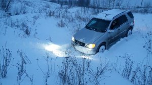 Mercedes ML350 w163 по снегу. Впервые проверяем зацеп резины.