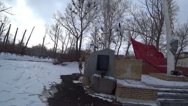 Вокзал Караганда-Сортировочная и обелиск "Салам, бача" рядом с ним 19 Марта 2023 года