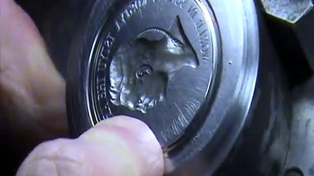 Ручная гравировка штихелем надписи на медали