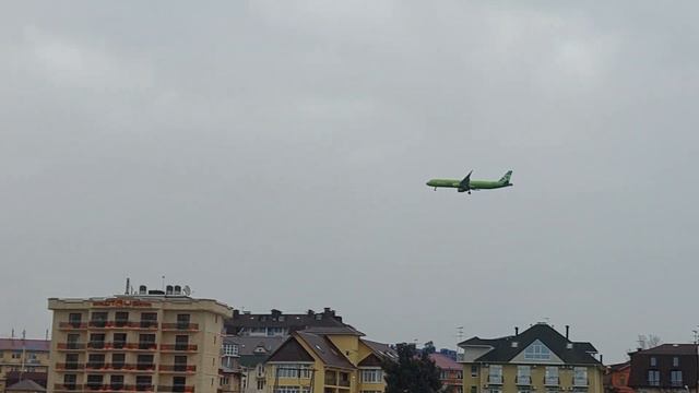 Сочи. Адлер. Набережная реки Мзымта. Посадка самолета
