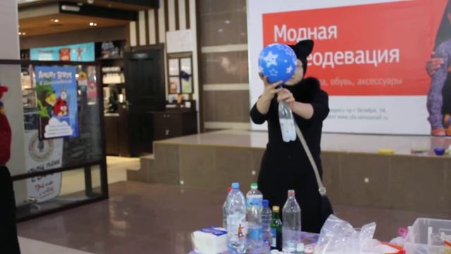 Эксперименты для детей в домашних условиях. Эксперимент с содой и уксусом. смотреть онлайн