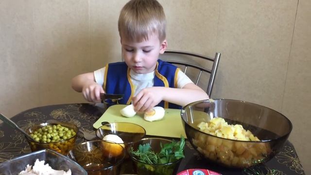 Салат столичный. Готовим дома. Салат мясной