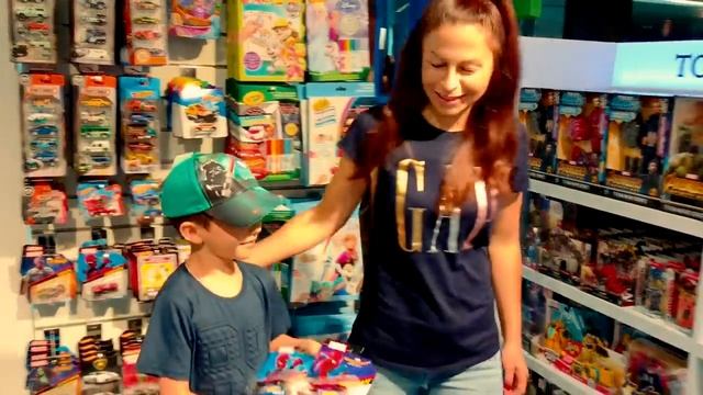 Den and mom fly to the sea. Vacation in Dubai смотреть онлайн