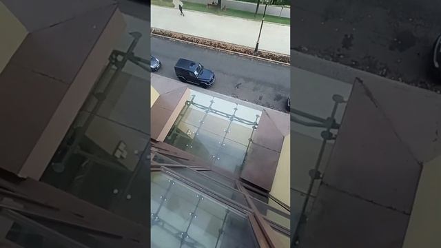 В супер элитном доме через алюминиевое окно проникает вода Выясняем причину Как можно устранить это смотреть онлайн