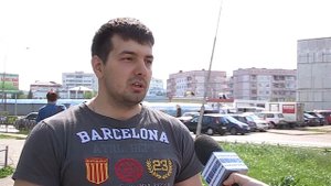 Наклонившийся столб стал причиной беспокойства горожан