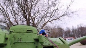 2019.02.23 Обезьяна капуцин Масяня. День защитника Отечества. Обезьяна на танке!