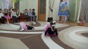 Выступление маленьких гимнасток