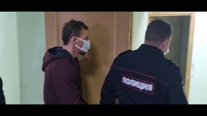 Суд заключил под стражу обвиняемого в убийстве мужчины, найденного мертвым в подъезде дома