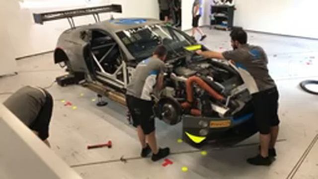 Aston Martin Engine change смотреть онлайн