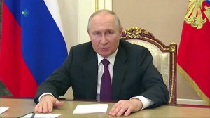 Владимир Путин поручил своевременно индексировать зарплаты бюджетников