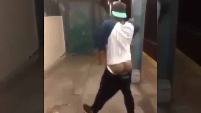 NIGGA DANCING WITH HIS BOOTY CHEEKS OUT MEME (Funny) смотреть онлайн