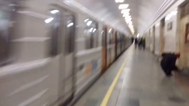 поезд ЕМА-502 отправляется со станции Арсенальная смотреть онлайн