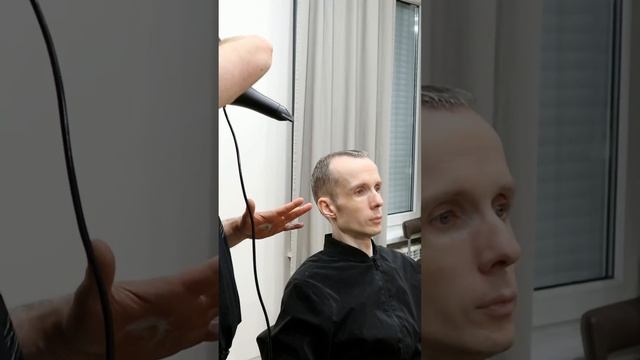 Robot in a hair salon | cringe for you :))