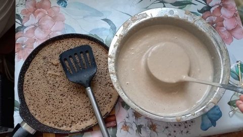 Ужасные блины по рецепту блогера.Блины не поднимаются со сковородки.