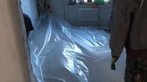 Как делается полусухая стяжка пола. Весь процесс за 59 секунд