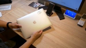 moshi iGlaze MacBook Pro13インチ用 ハードシェル ケースをレビュー