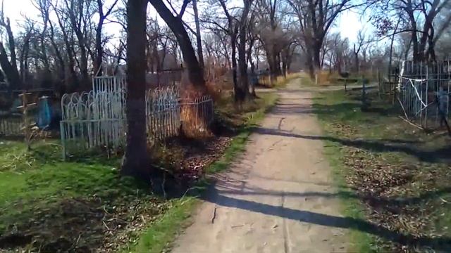 Тараз(Джамбул) Видеообзор стaрого  клaдбищa, что рядом у 5го мкрнa
