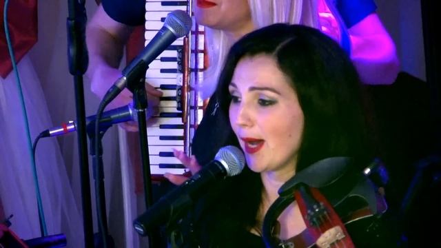 Марина і компанія. Русинська народна. Сама п`ю, сама наливаю смотреть онлайн