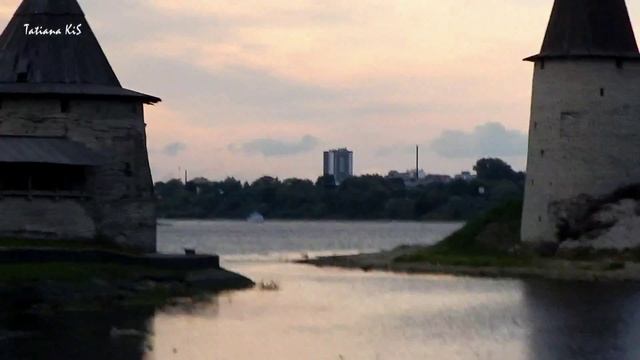ПЗ#2: "Прогулка по Пскову: Кремль, Золотая набережная, уточки)"