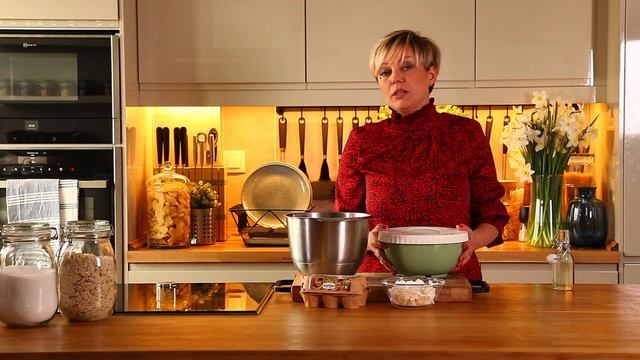 Великденски козунак на конци