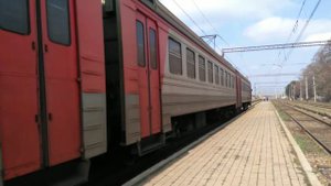 Электропоезд ЭР2Т-7245 отправляется со станции Ханженково. Донецкая ЖД. 14.04.2021 г.
