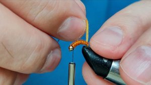 Мушка "обманка" для ловли хариуса и ленка