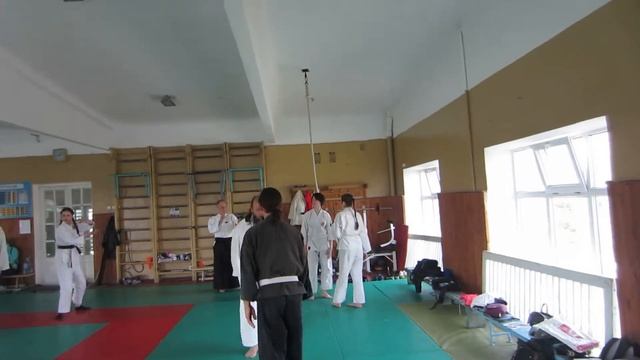 Копія відео "СЕМИНАР 9,10 апреля Житомир Лучшие мастера айкидо Гатана-рю Такеда-рю Ешинкан" смотреть онлайн