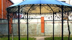 Круглая садовая беседка на столбах без перил, крыша из поликарбоната, кованые элементы, ковка Днепр