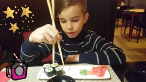 Как правильно есть суши палочками