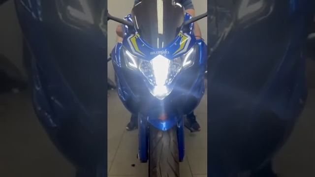 Мотоцикл Suzuki - установка bi led линз, модулей равномерного свечения