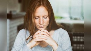 Можно ли молится сидя или лежа?  |  Православие