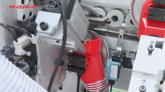 Автоматический кромкооблицовочный станок HUAHUA смотреть онлайн