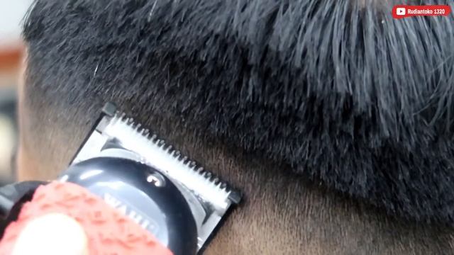 Skin Fade Pompadour ?Haircut Tutorial / Transformation