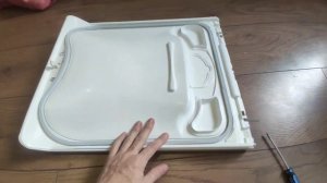 Не открывается дверь, крышка вертикальной стиральной машины Electrolux ewt1062idw. Разборка крышки