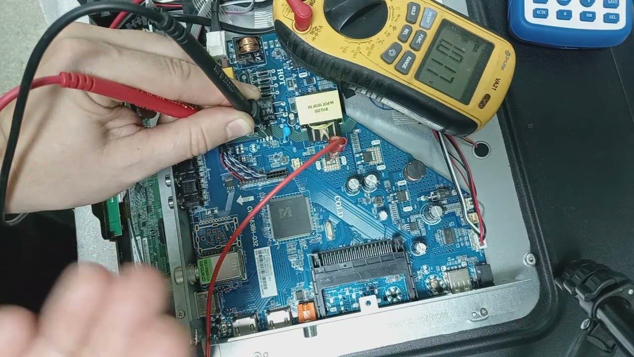 ремонт телевизора bbk bbk 32lem-1045/t2c не включается, мигает светодиод main cv3663bh-q32 смотреть онлайн